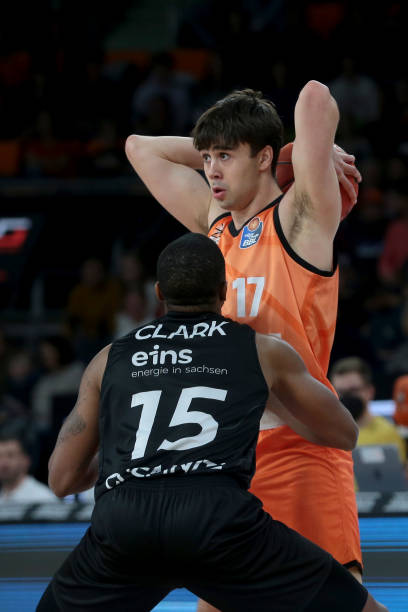 踏着石头起 踏着石头起