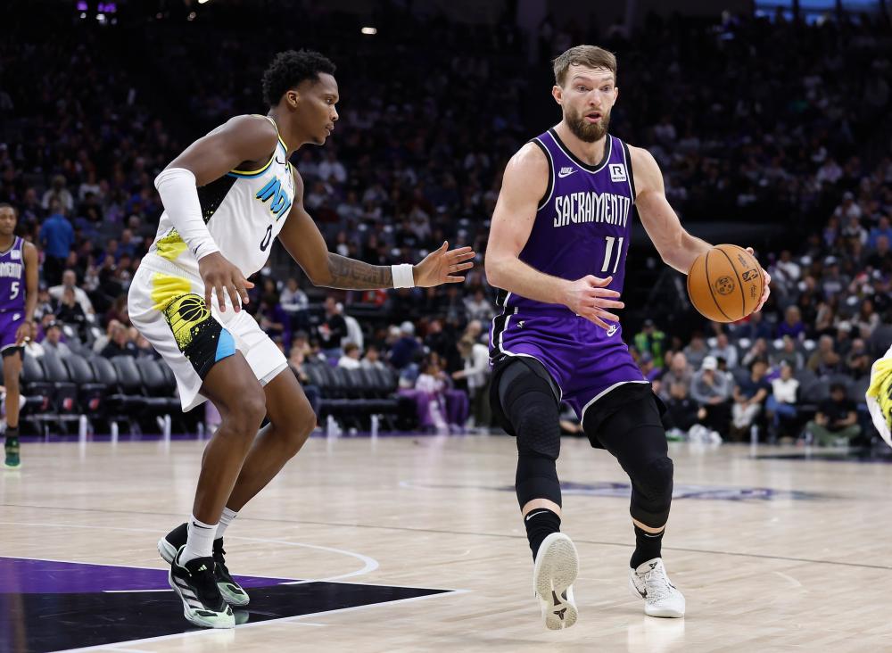 现在他在球 现在他在球